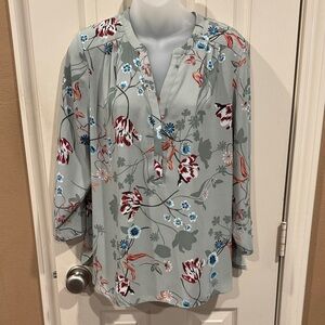 NYDJ Sage Green Floral Blouse. Sz Medium